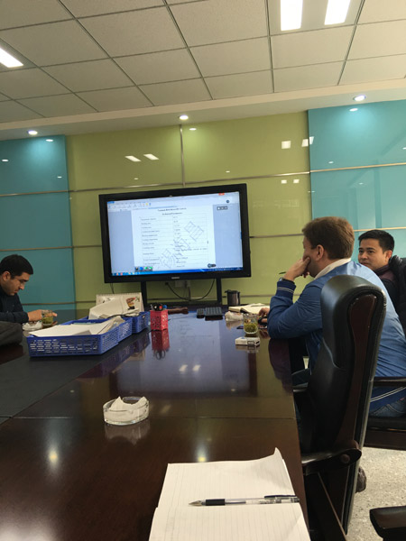 烏茲別克斯坦客戶(hù)來(lái)我公司中試真空帶式干燥機(jī)